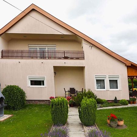 Holiday Home In Balatonkeresztur 19455 Exterior photo