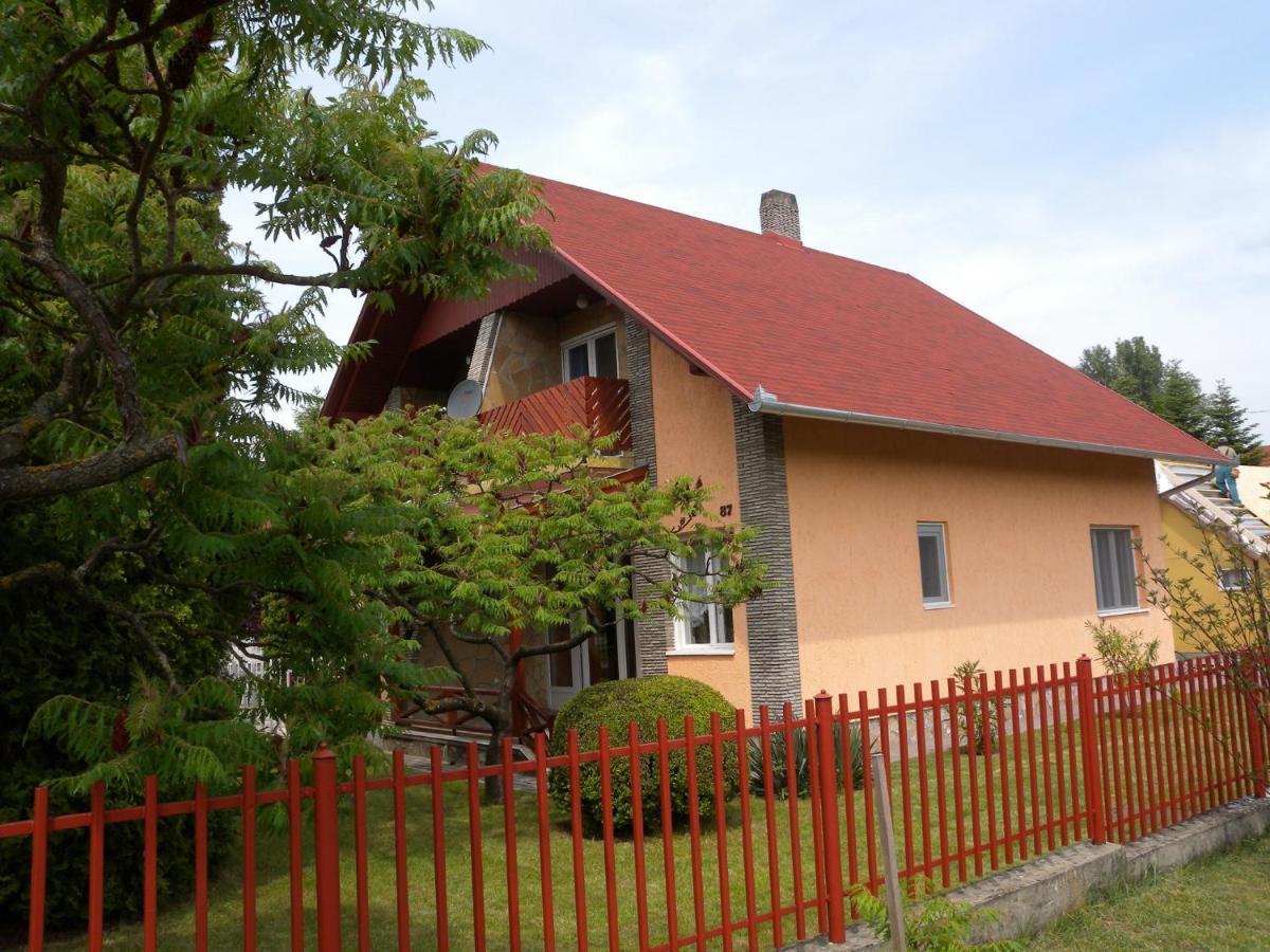 Holiday Home In Balatonkeresztur 19455 Exterior photo