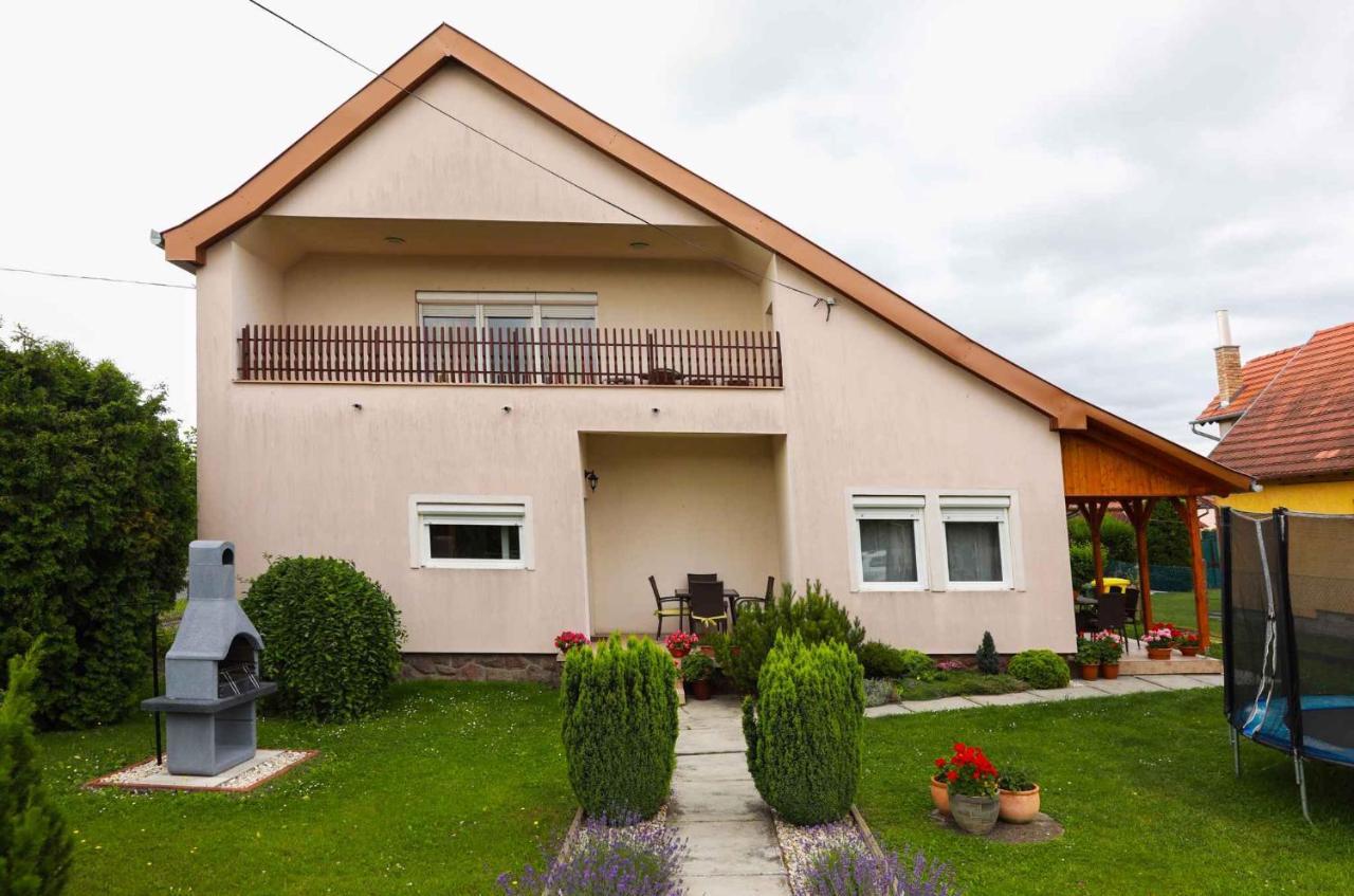 Holiday Home In Balatonkeresztur 19455 Exterior photo