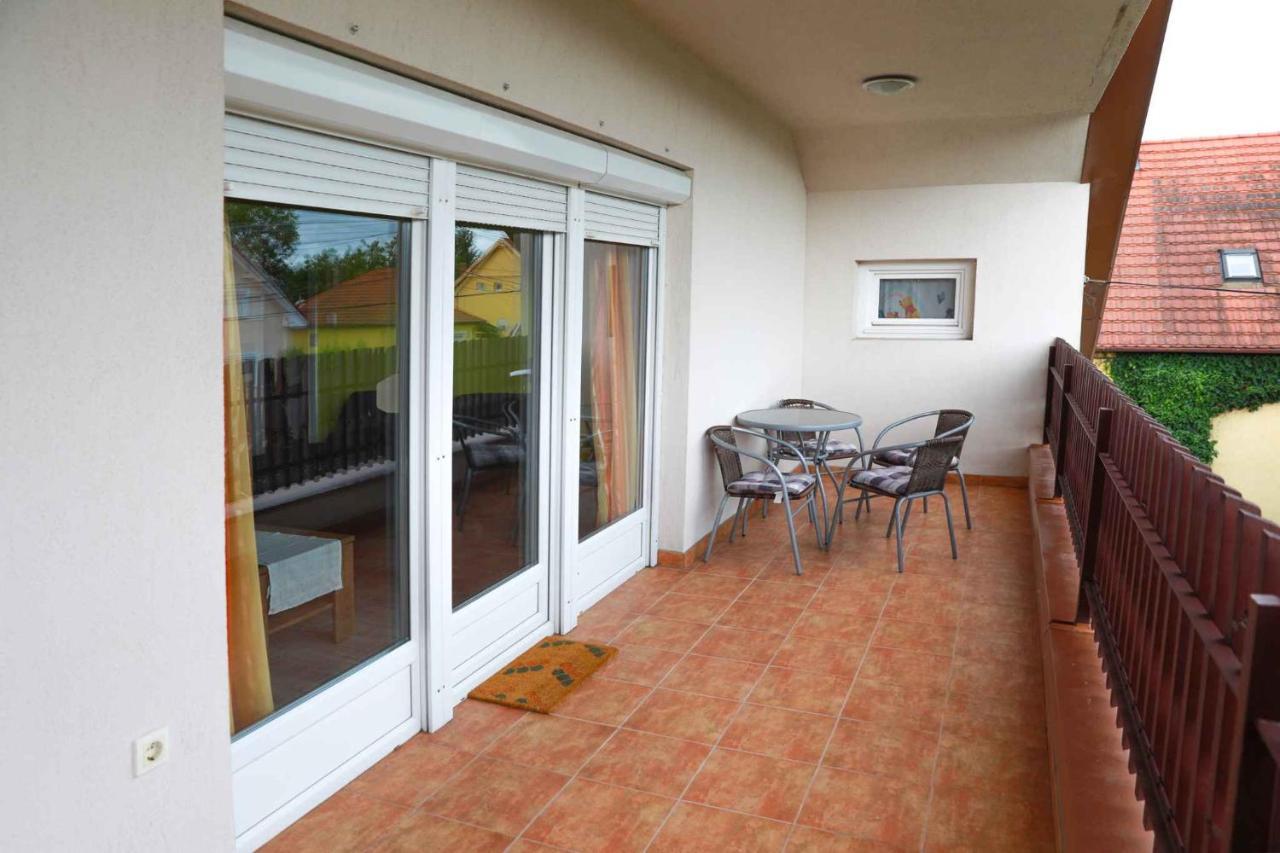 Holiday Home In Balatonkeresztur 19455 Exterior photo